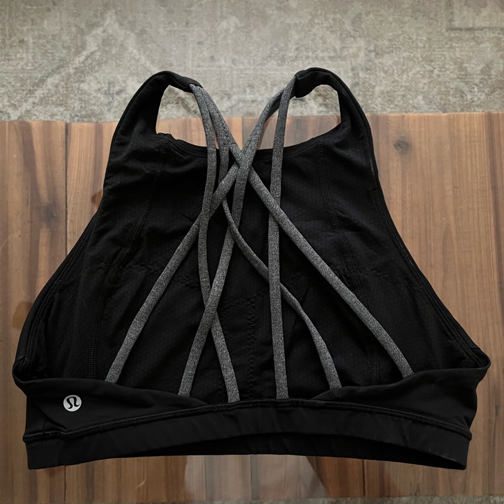 Lululemon Free to be Serene High Neck Size 8